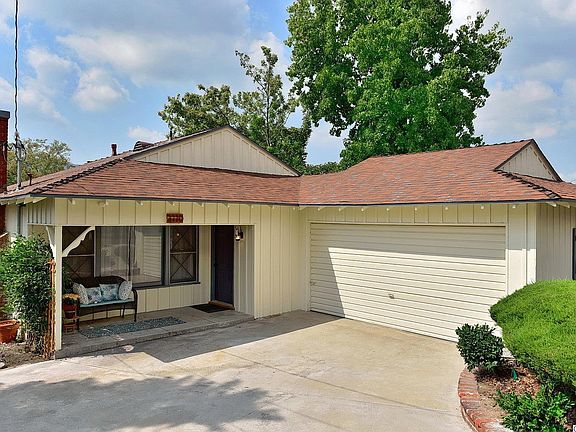 2nd image of 3110 Santa Carlotta St