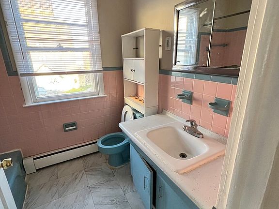 3rd image of 24 Merwood Dr Floor 2