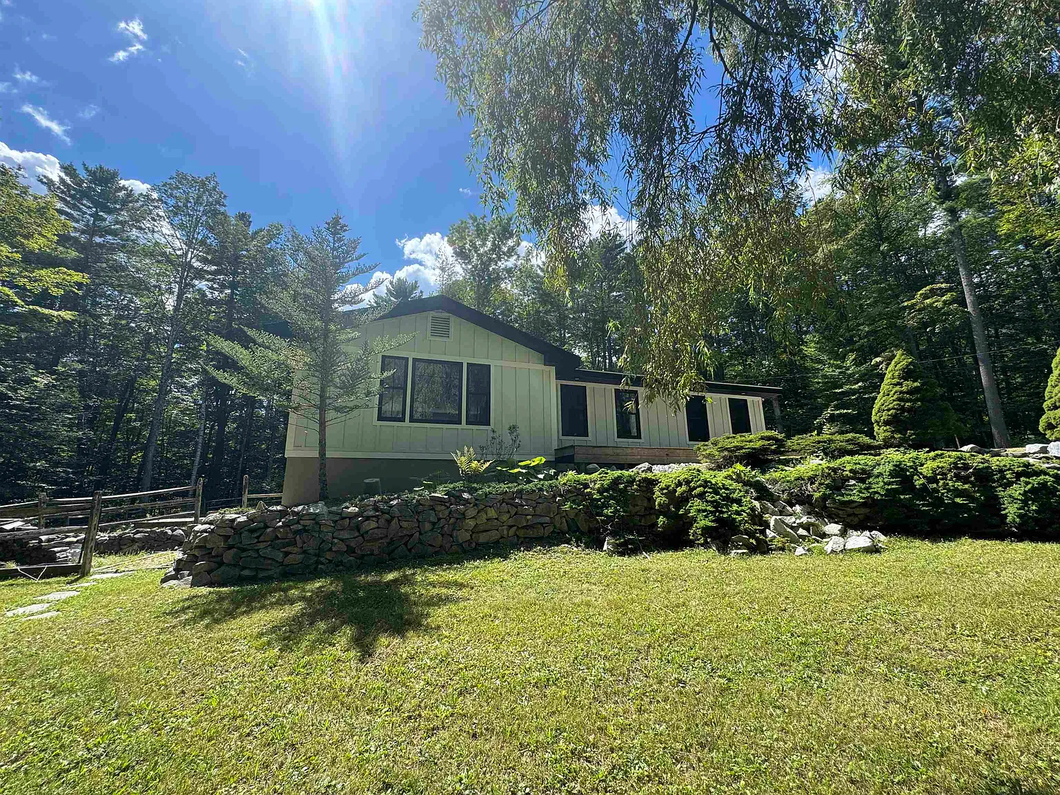 3 bed, 2.0 bath, 1932 sqft, $5,000 — Photo 1