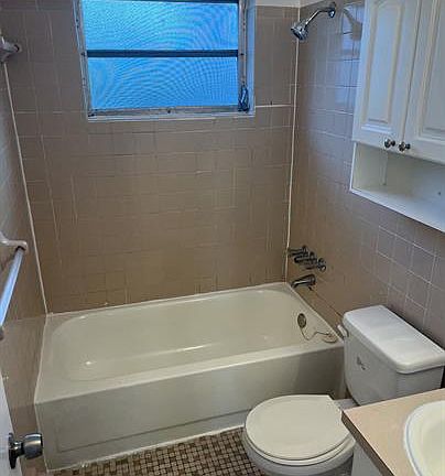 5th image of 2851 Jackson St APT 7