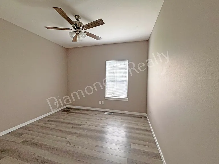 2124 N Bradbury Ln — Photo 15
