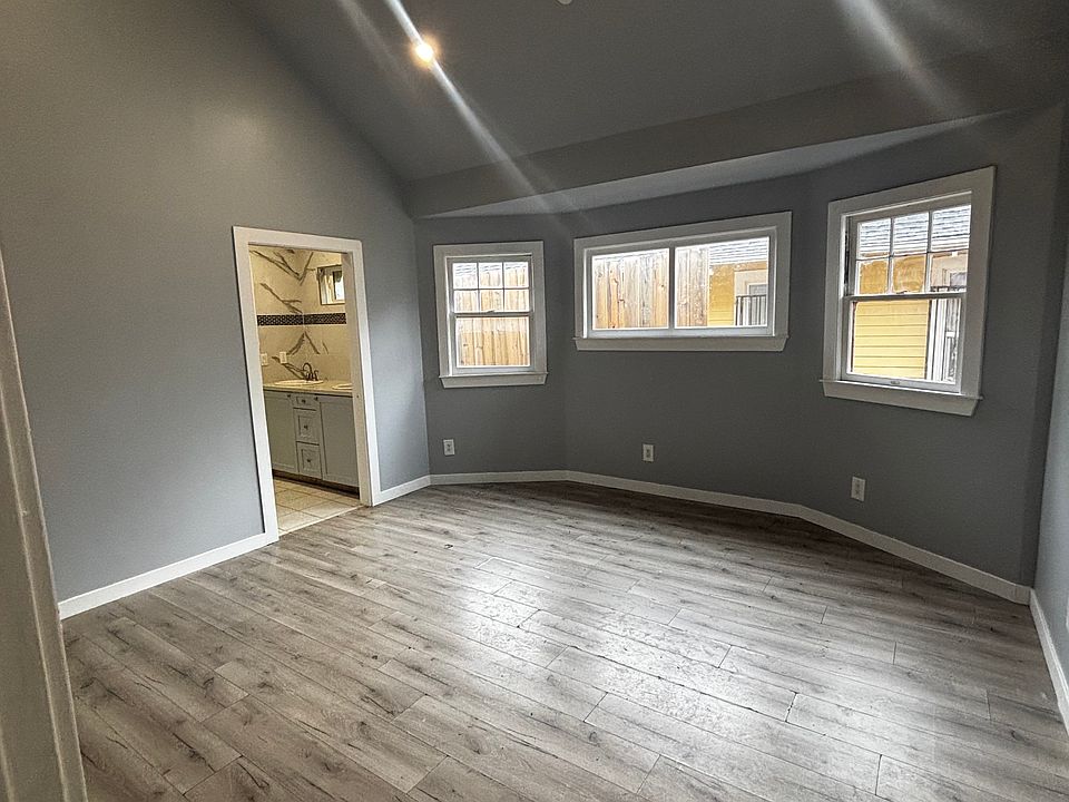 1st image of 1726 W 22nd St