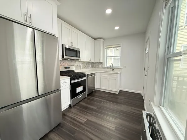 81 Alder St, Waltham, MA