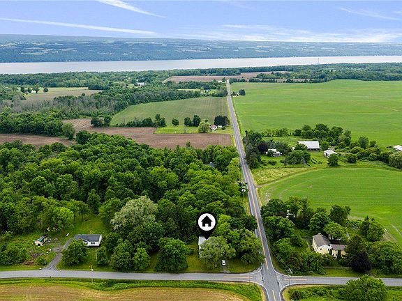 2nd image of 426 Davis Rd