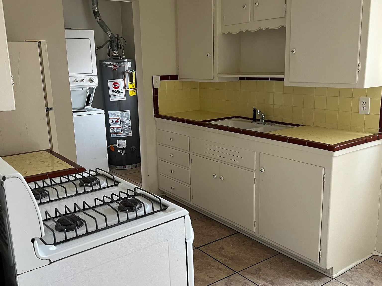 1 bed, 650 sqft, $1,000 — Photo 3