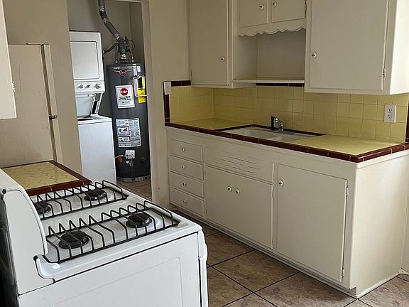 3rd image of 1230 Girard Blvd NE #B
