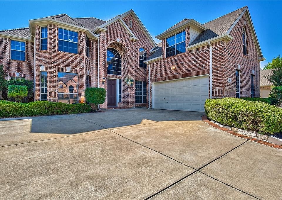 1st image of 801 Crown Ct