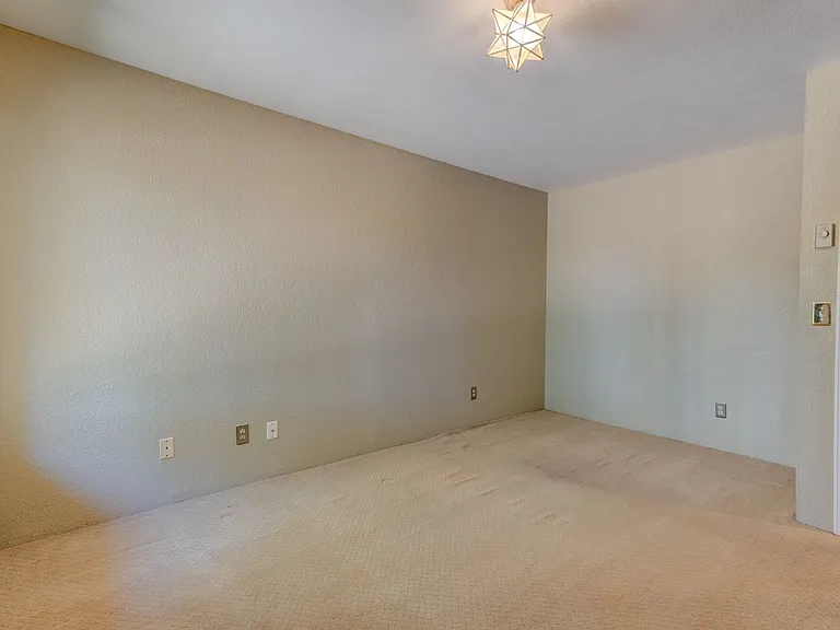 1638 Fern Pl — Photo 15