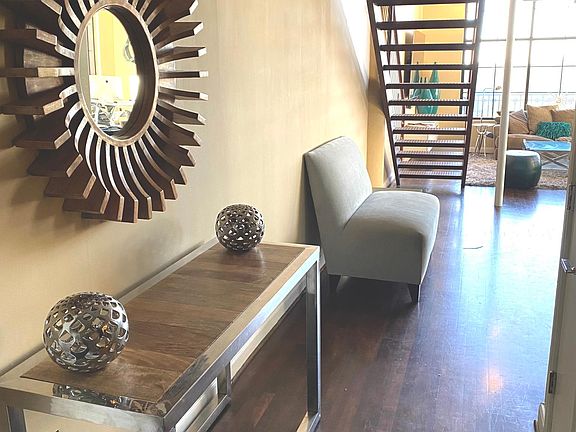 3rd image of 1025 S Shepherd Dr Unit 309