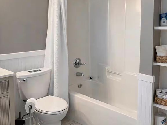 5th image of 814 NE 3rd Ave #1