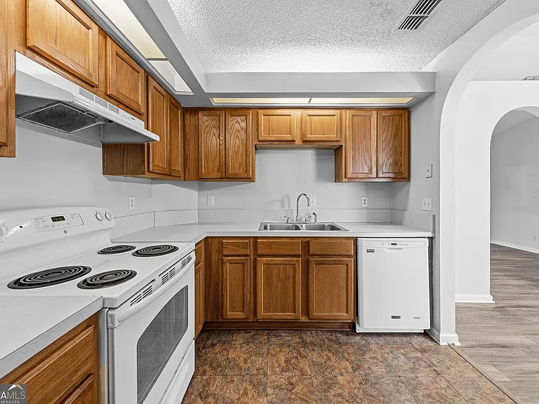 401 Maggie Way — Photo 8