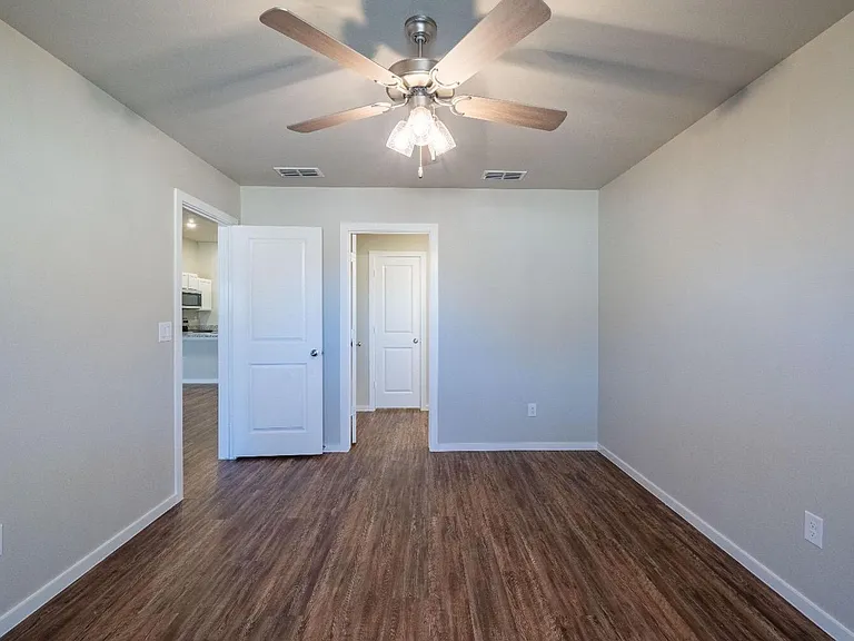 2114 N Avenue K — Photo 6