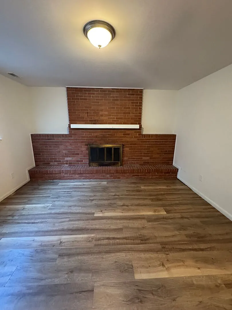 4333 - 4335 W. Bethany Dr — Photo 2
