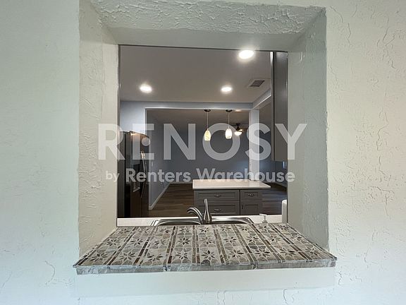 5th image of 110 Gloucester Blvd Unit 110