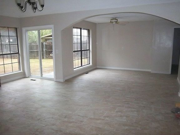 4th image of 513 Cross Timbers Dr