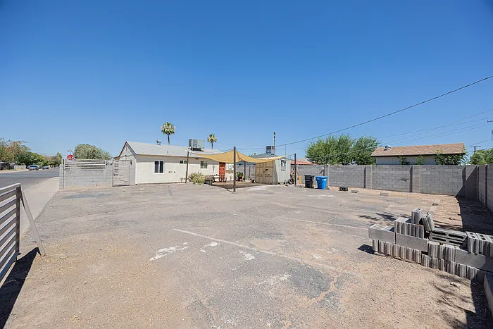 2 bed, 1.0 bath, 600 sqft, $1,050 — Photo 3
