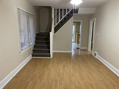 3rd image of 1539 Gladstone Ave #10699097