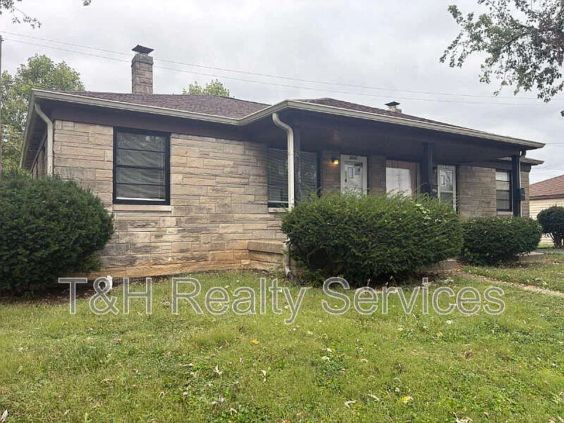 2 bed, 1.0 bath, 1440 sqft, $1,350 — Photo 2