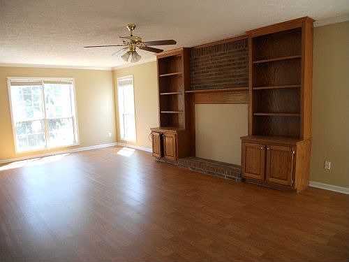 3rd image of 685 Winding River Dr