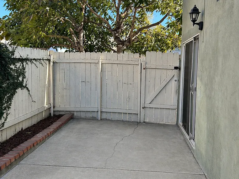 Clay Ave — Photo 10