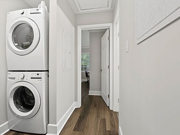 3rd image of 1391 Lorenzo Dr SW #3