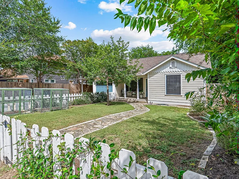 3305 Harris Park Ave — Photo 4