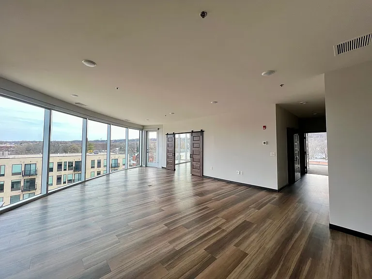 201 N Riverfront Dr — Photo 5