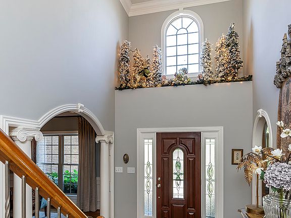 5th image of 1005 Oak Hill Cir