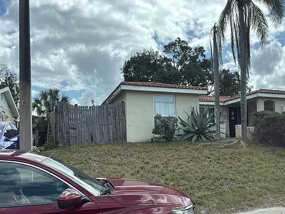 3rd image of 9906 Rainbow Ln