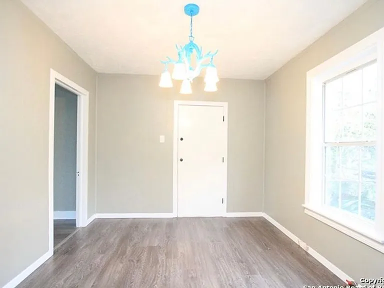 211 Regent — Photo 6