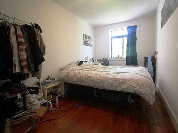 2nd image of 245 Bainbridge St
