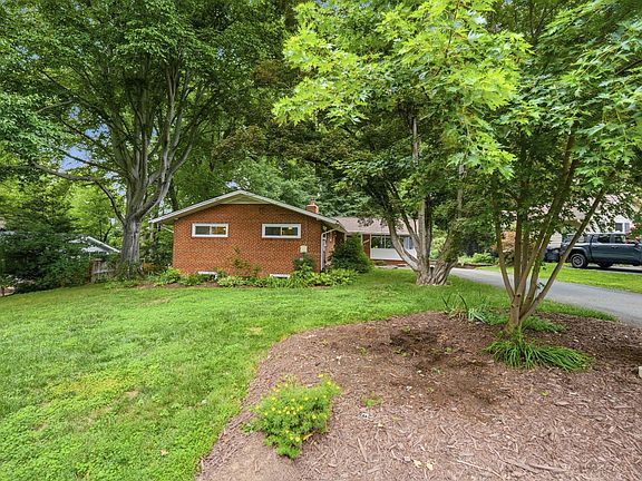3rd image of 3414 Country Hill Dr