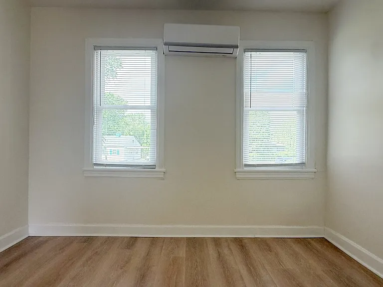 1510 SE Riverside Dr #B3 — Photo 3