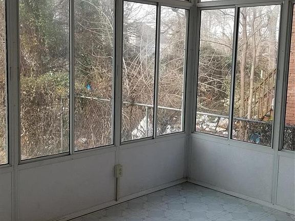 5th image of 4219 Athlone Ave
