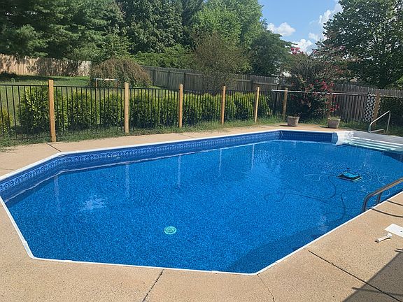 2nd image of 226 Huntington Dr