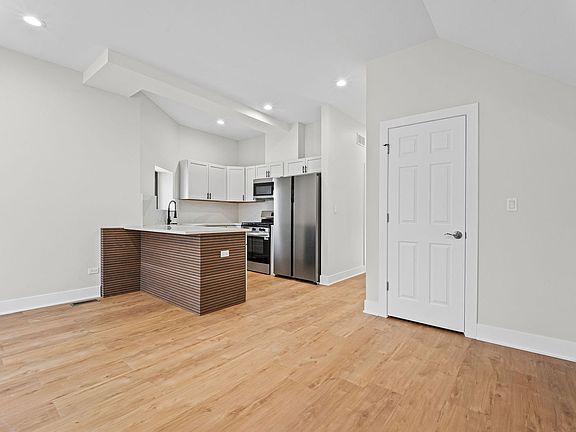 4th image of 818 S Karlov Ave