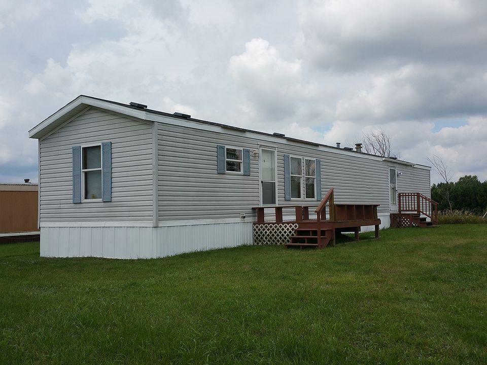 2br 1ba mobile w Deck & Shed