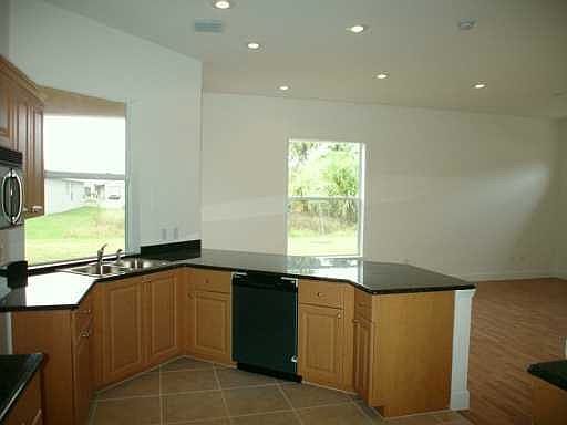 4th image of 1573 SW Merchant Ln