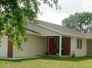 709 N 3rd St, Effingham, IL 62401