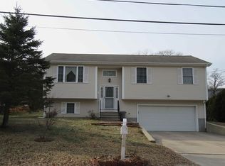 7 Spuchy Dr, Westerly, RI 02891