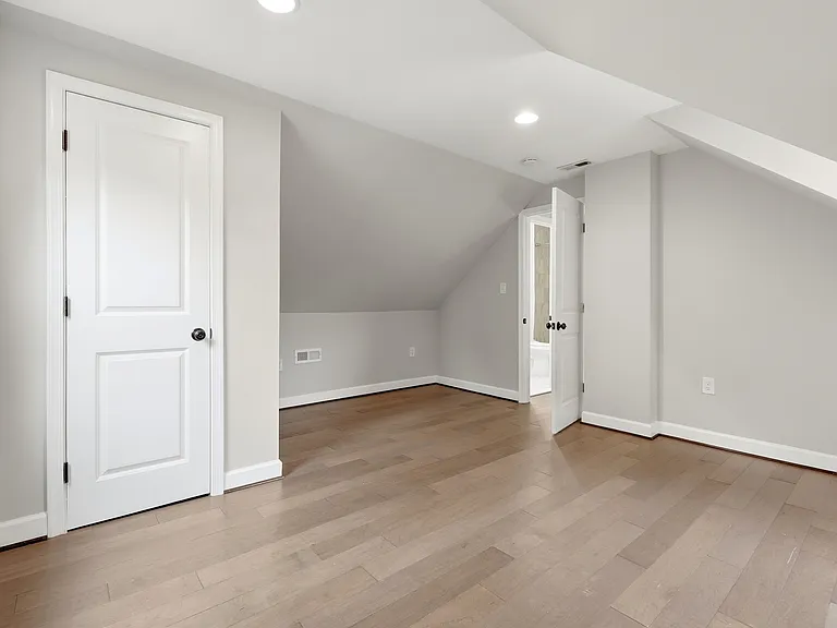 10 Birch Ave — Photo 7