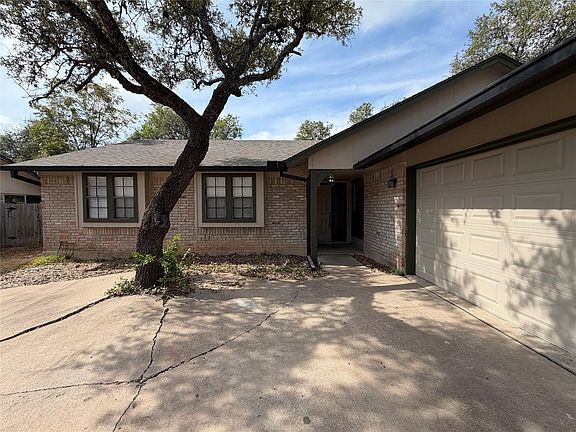 2nd image of 1211 Knollpark Cir