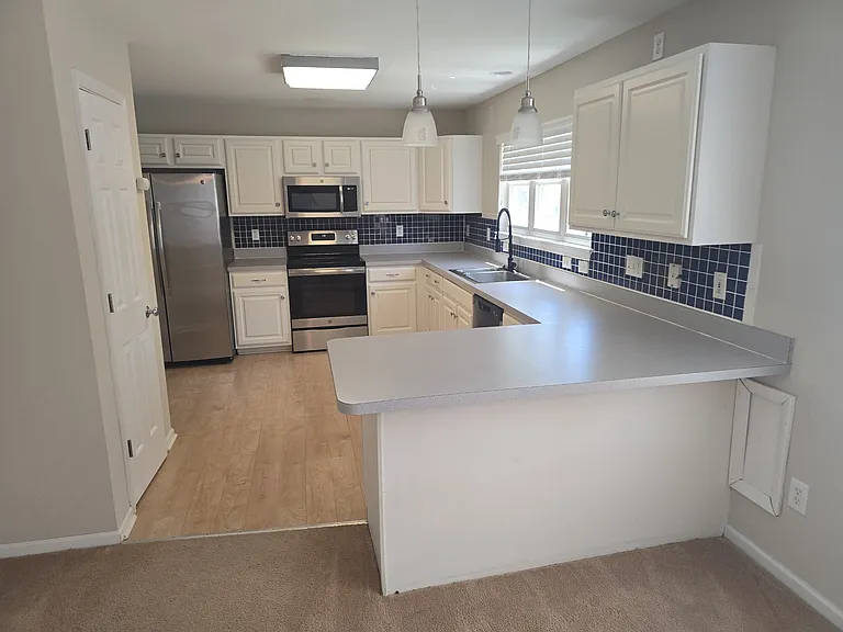 908 Terrace Ave — Photo 6