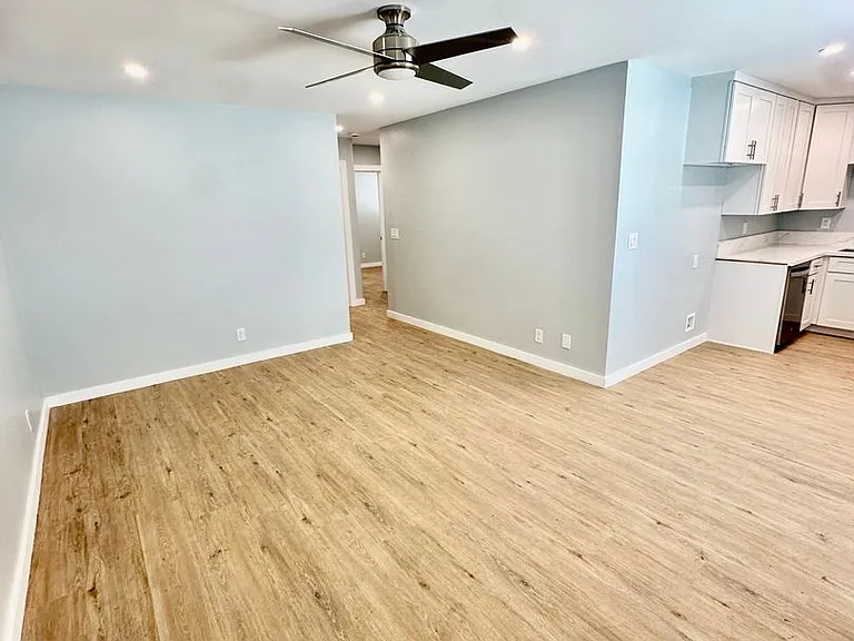 Howard & Lexington Apts — Photo 13