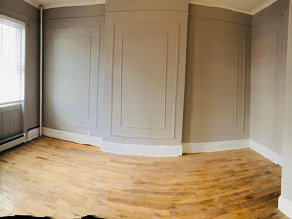 5th image of 9122 86th Dr Floor 1