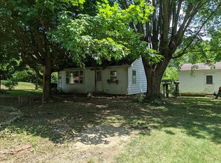 1801 E Walnut St, Petersburg, IN 47567