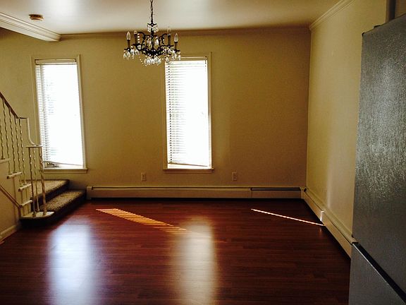 5th image of 35088 Jefferson Ave