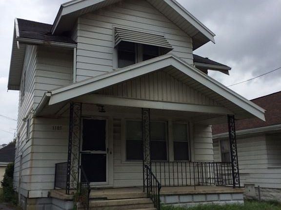2nd image of 1105 E Manhattan Blvd