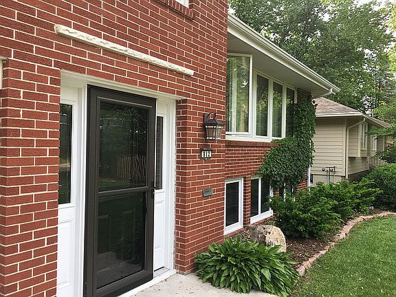3rd image of 812 S 67th Ave