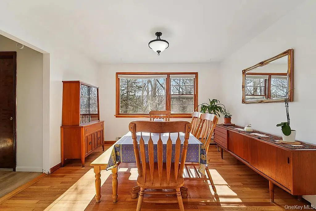 3 bed, 2.0 bath, 1557 sqft, $2,500 — Photo 4